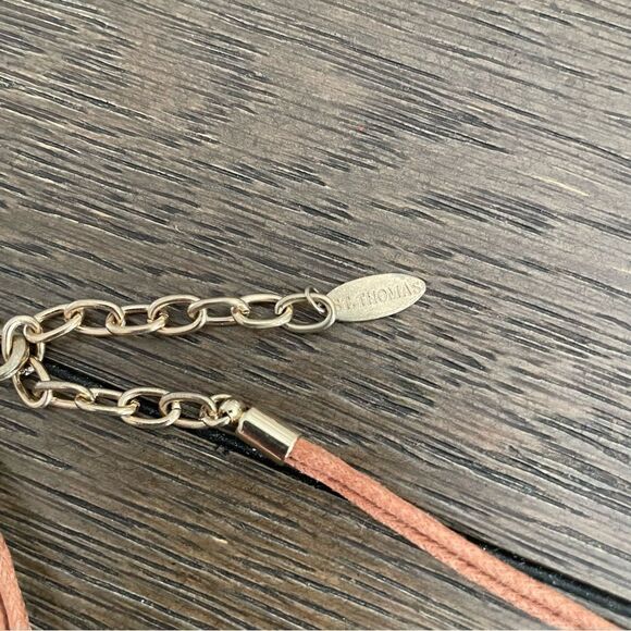 ST. THOMAS Gray Textured Oval‎ Medallion Bib Statement Necklace leather strand - Picture 4 of 6